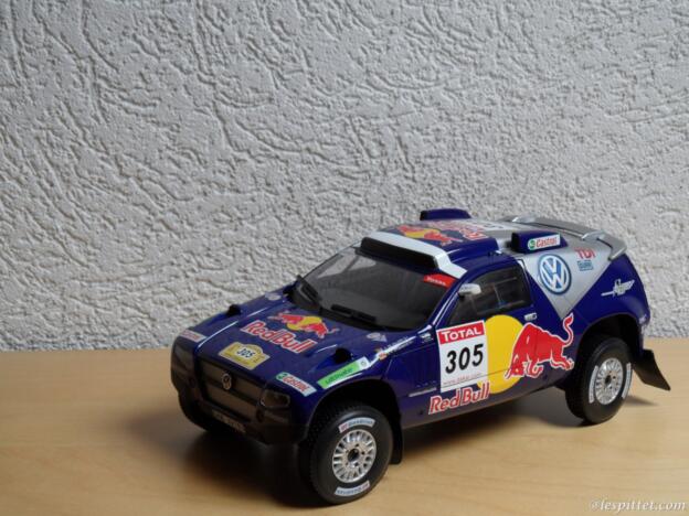 VW Race Touareg #305 Red Bull Rally Dakar 1:18 Norev